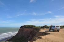 Praia e falésias entre as praias da Campina e do Outeiro - PB